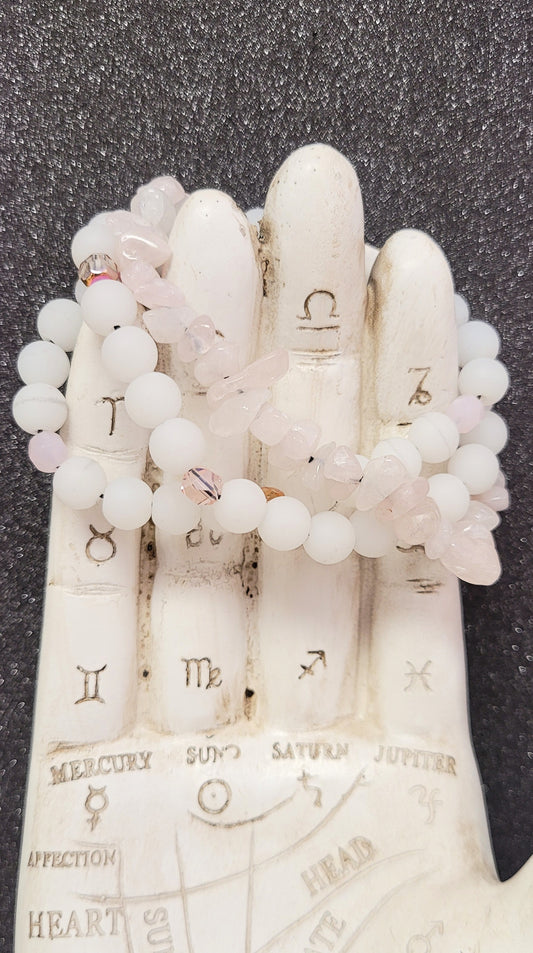 Stackable Pale Pink Quartz Chip With White And Pink Glass Bead Elastic Bracelet Set
