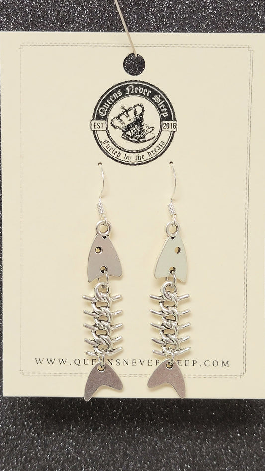 Silver fish skelton earrings