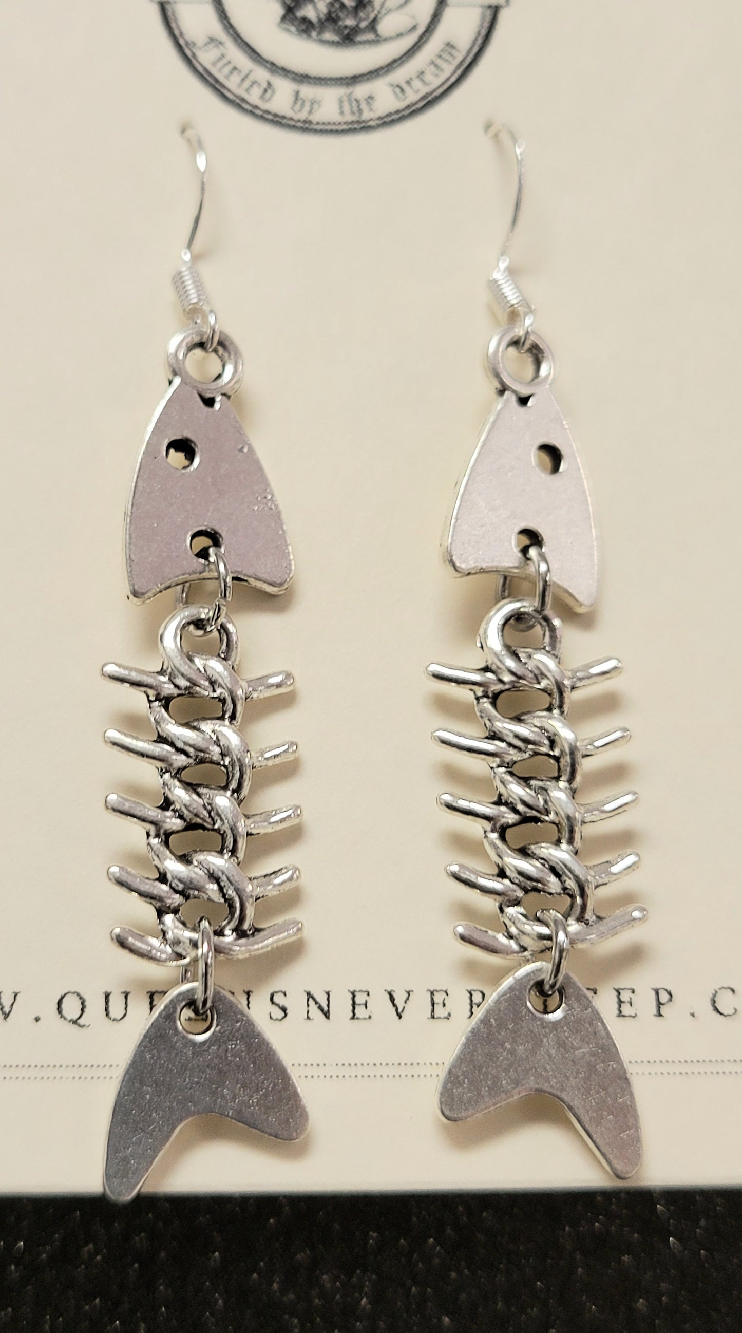 Silver fish skelton earrings